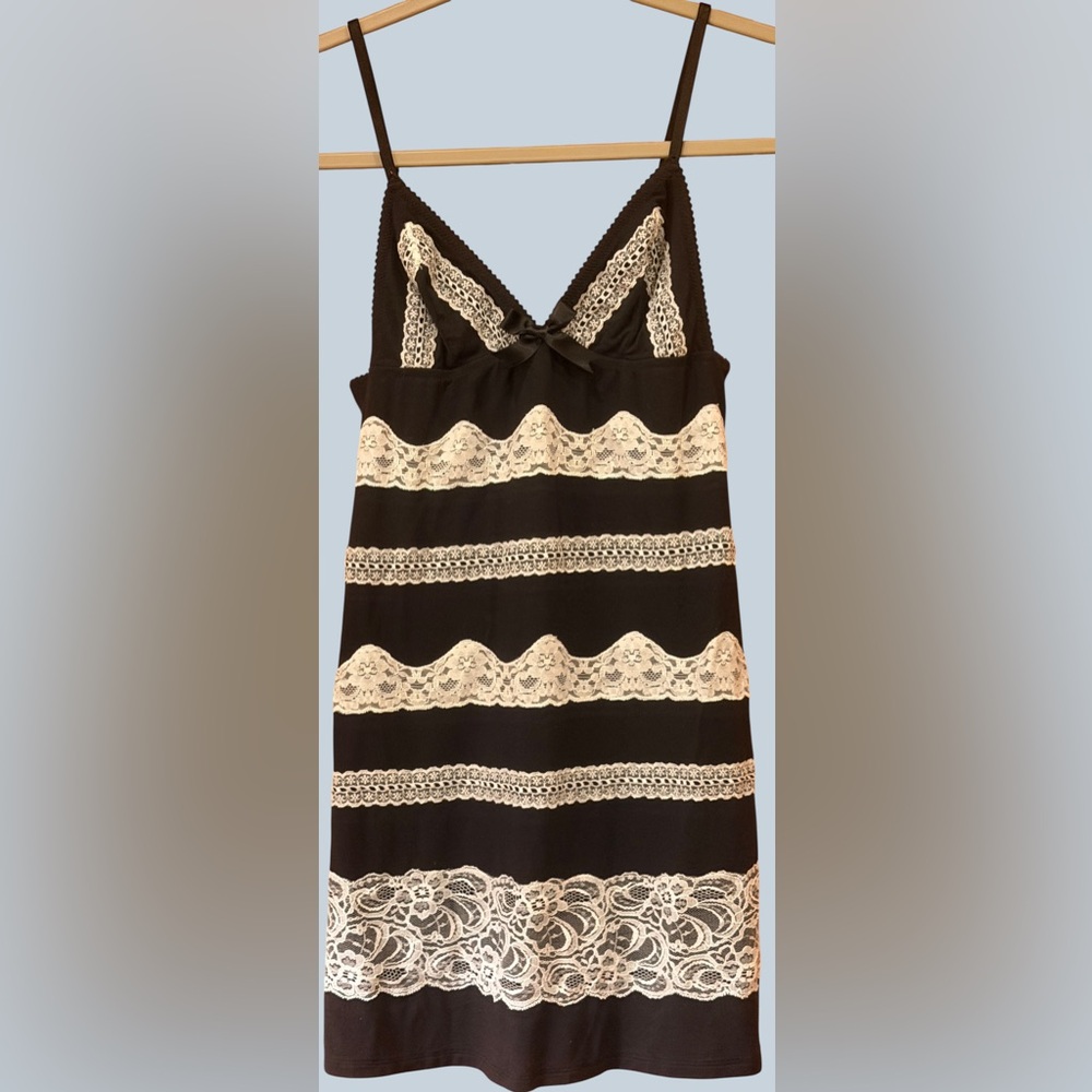 Victoria's Secret Black & Cream Lace Trim Slip